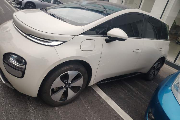 Used Baojun Cloud 2023 460 Max Left Side