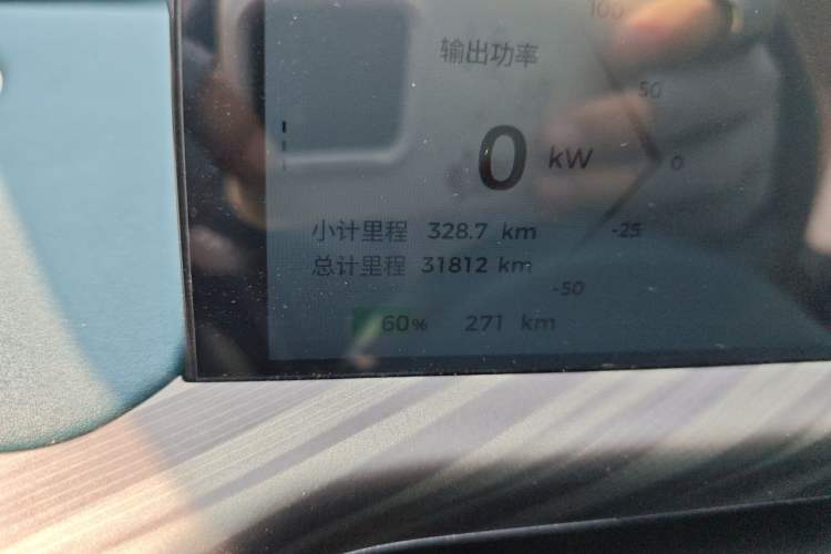 Used Baojun Cloud 2023 460 Pro Odometer Close Up