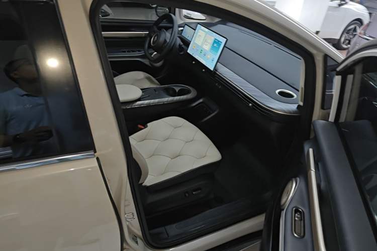 Used Baojun Cloud 2023 460 Max Right Front Seat