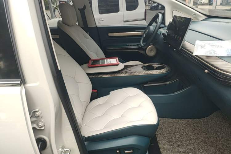 Used Baojun Cloud 2023 460 Pro Right Front Seat