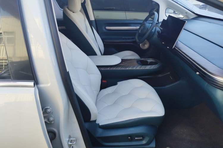Used Baojun Cloud 2023 460 Max Right Front Seat