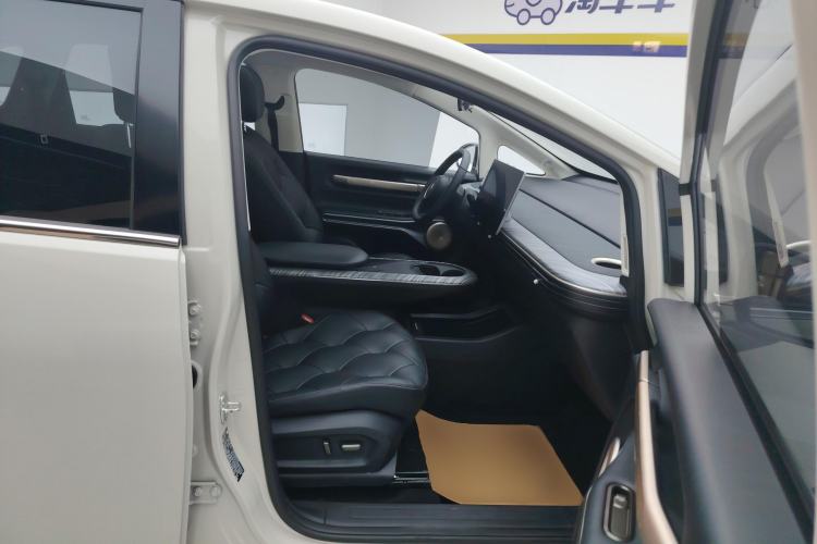 Used Baojun Cloud 2023 460 Max Right Front Seat