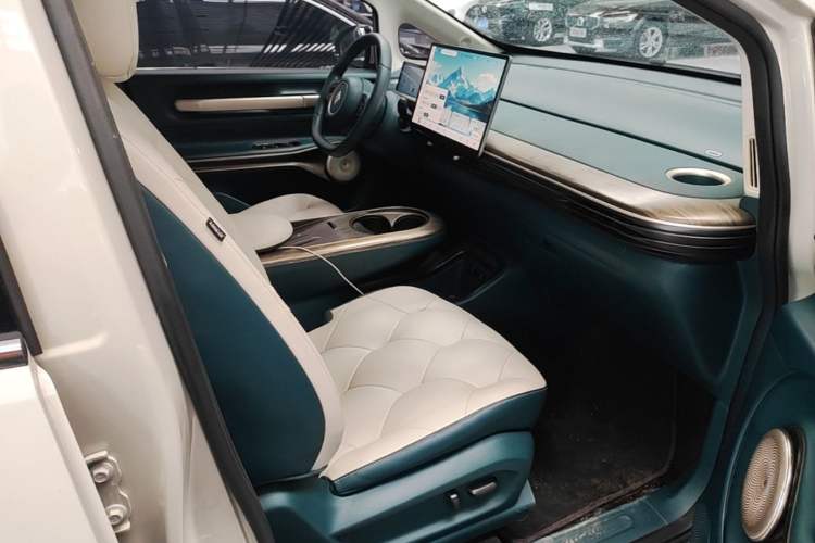 Used Baojun Cloud 2023 460 Max Right Front Seat