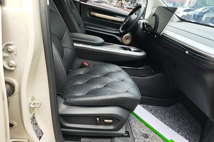 Used Baojun Cloud 2023 460 Max Right Front Seat