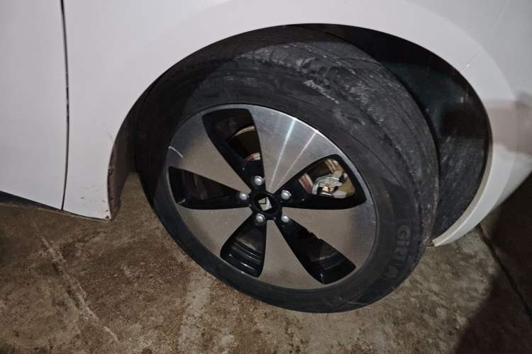 Used Baojun Cloud 2023 460 Plus Operational Exclusive Edition Right Front Wheel Hub