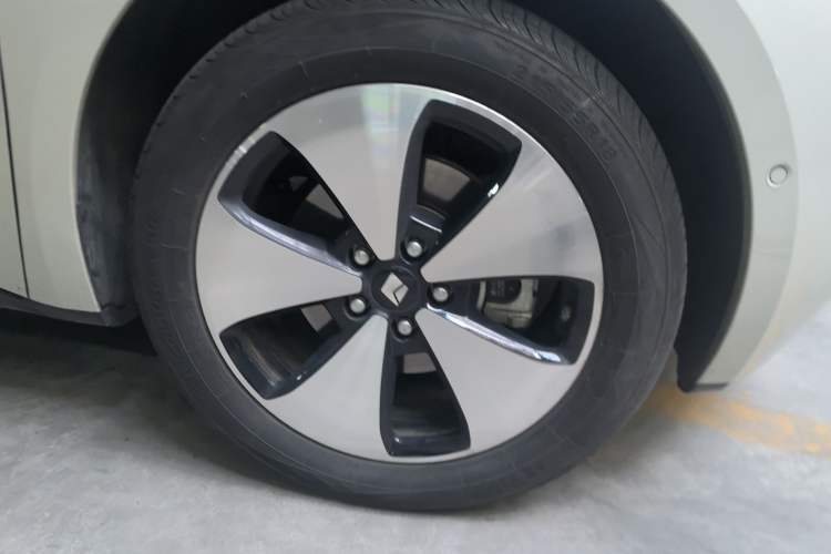 Used Baojun Cloud 2023 460 Max Lingxi Version Right Front Wheel Hub