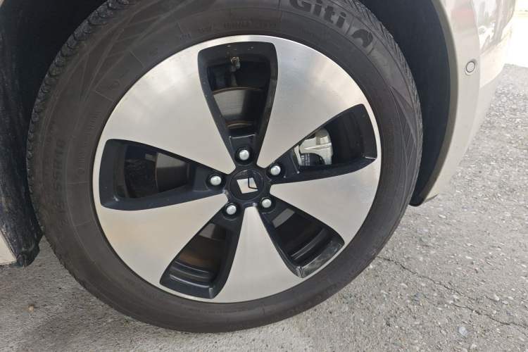 Used Baojun Cloud 2023 460 Max Lingxi Version Right Front Wheel Hub