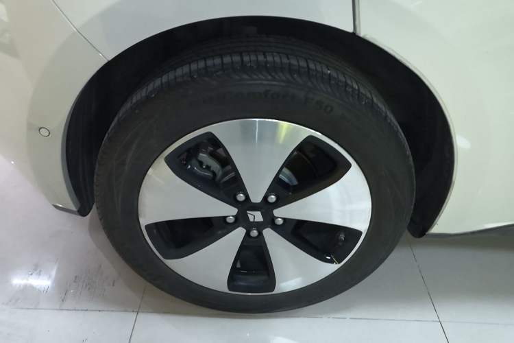 Used Baojun Cloud 2023 460 Max Lingxi Version Right Rear Wheel Hub