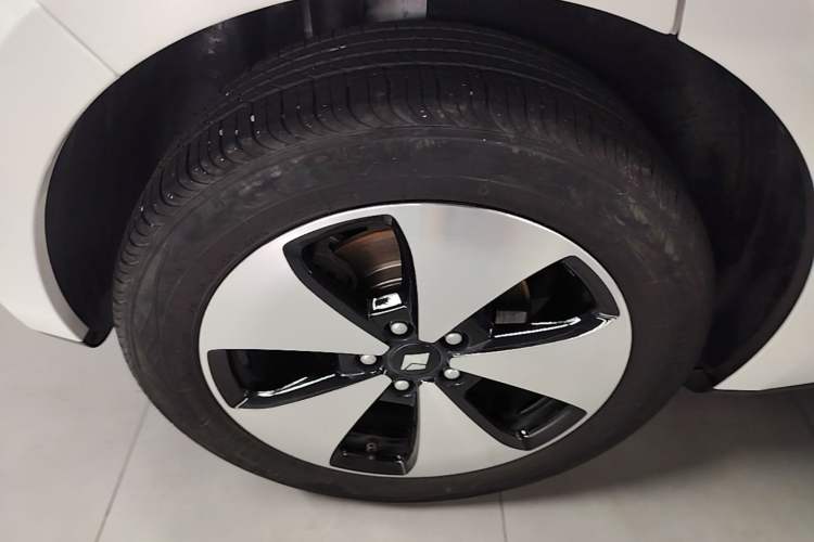 Used Baojun Cloud 2023 460 Plus Operational Exclusive Edition Right Rear Wheel Hub