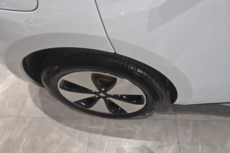 Used Baojun Cloud 2023 460 Max Lingxi Version Right Rear Wheel Hub