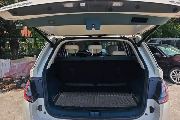 Used Baojun Cloud 2023 460 Max Trunk