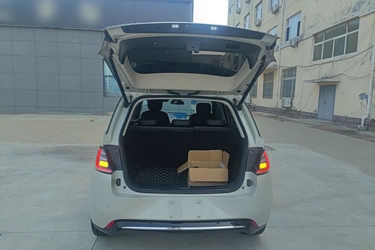 Used Baojun Cloud 2023 460 Max Trunk