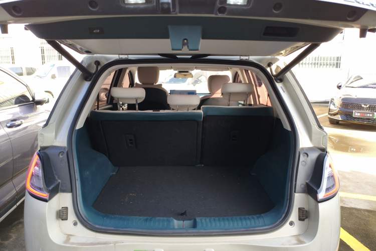 Used Baojun Cloud 2023 460 Max Trunk