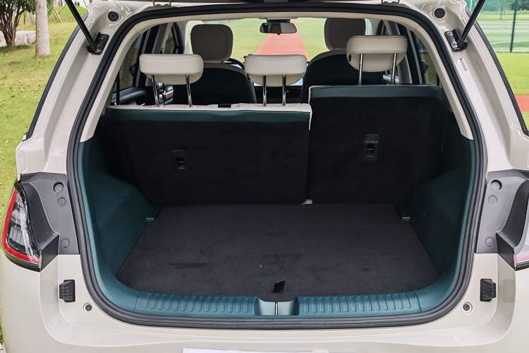 Used Baojun Cloud 2023 460 Pro Trunk