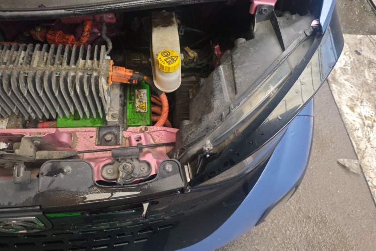 Used Baojun E100 2017 Intelligent Edition Engine Bay Left