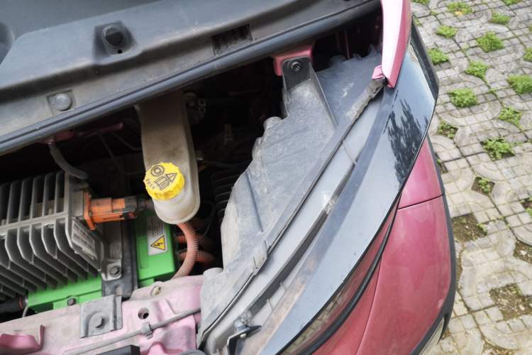 Used Baojun E100 2017 Intelligent Edition Engine Bay Left