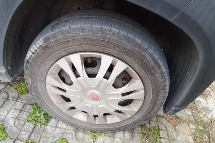 Used Baojun E100 2017 Intelligent Edition Right Front Wheel Hub