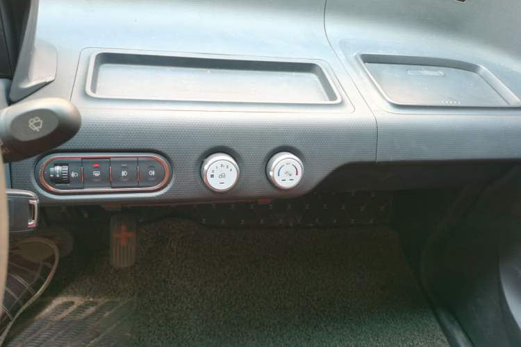 Used Baojun E100 2017 Intelligent Edition Audio And AC Panel