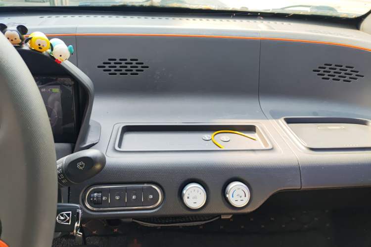 Used Baojun E100 2017 Intelligent Edition Audio And AC Panel