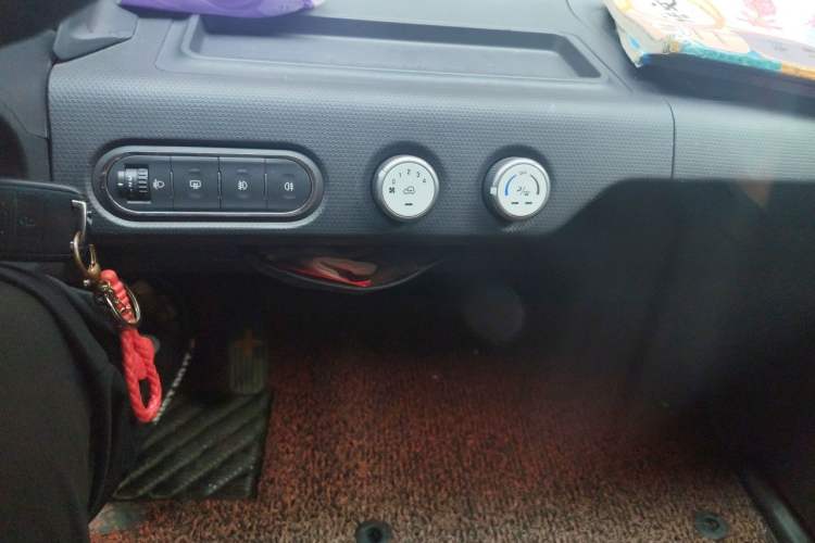 Used Baojun E100 2017 Intelligent Edition Audio And AC Panel