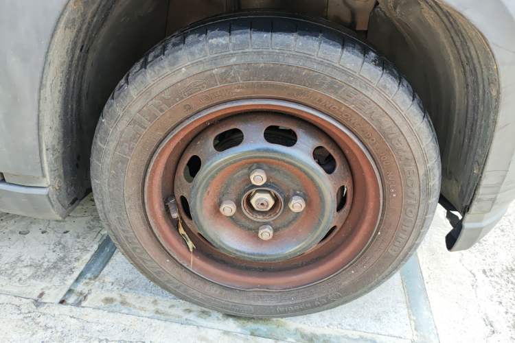 Used Baojun E100 2017 Intelligent Edition Right Front Wheel Hub