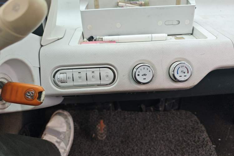 Used Baojun E100 2017 Intelligent Edition Audio And AC Panel