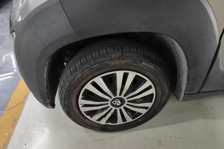 Used Baojun E100 2018 Intelligent Drive Edition Left Front Wheel Hub