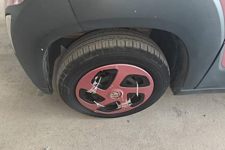 Used Baojun E100 2018 Intelligent Drive Edition Left Front Wheel Hub