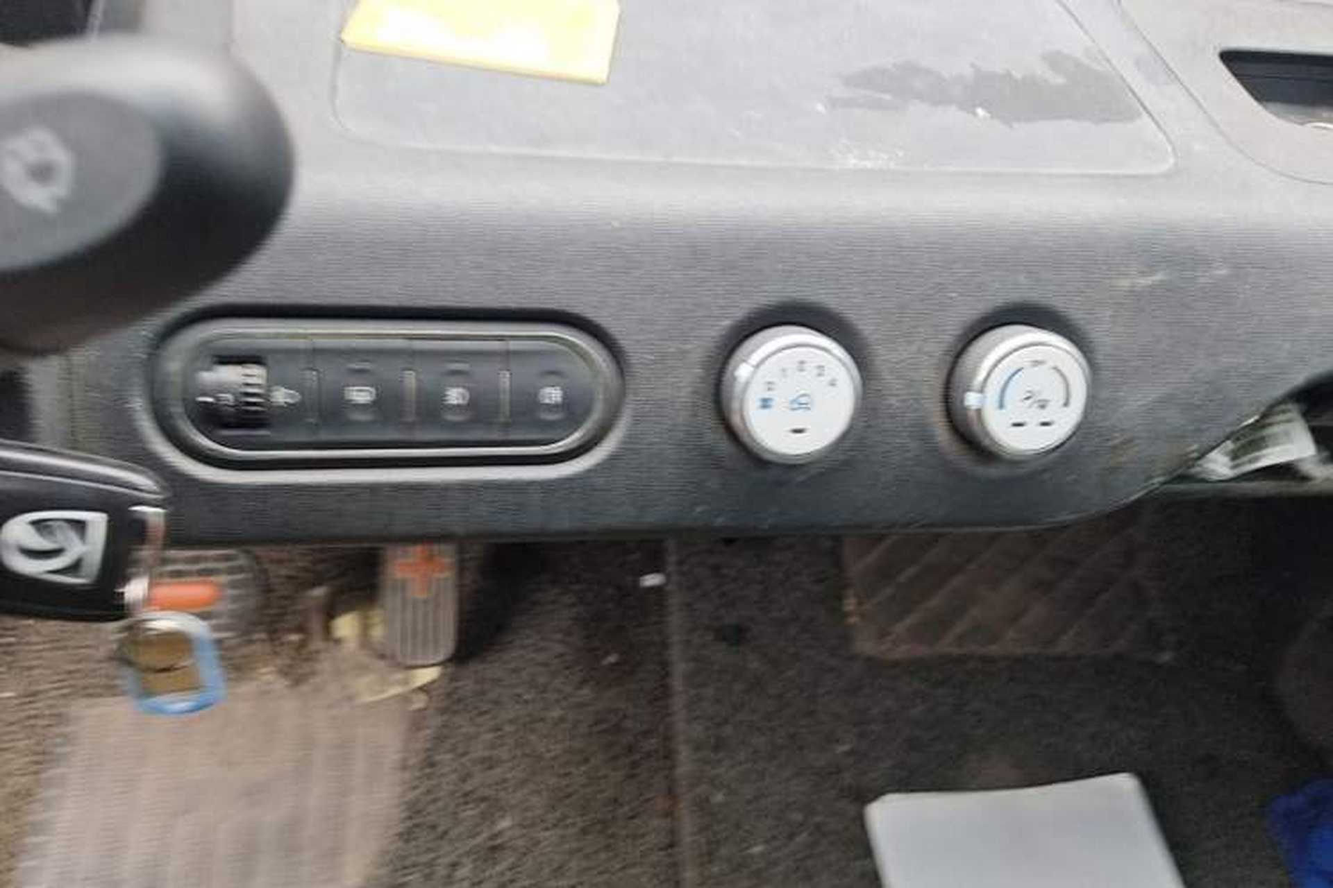 Used Baojun E100 2018 Intelligent Drive Edition Audio And AC Panel