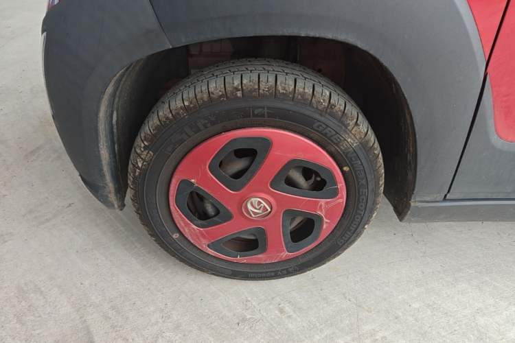 Used Baojun E100 2018 Intelligent Drive Edition Left Front Wheel Hub