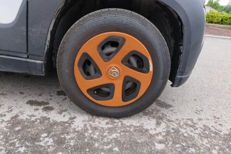 Used Baojun E100 2018 Intelligent Drive Edition Right Front Wheel Hub