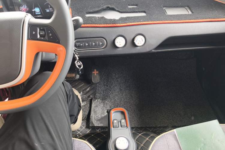 Used Baojun E100 2019 250KM Smart Drive Edition Audio And AC Panel