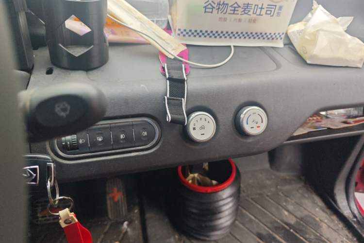Used Baojun E100 2019 250KM Smart Drive Edition Audio And AC Panel
