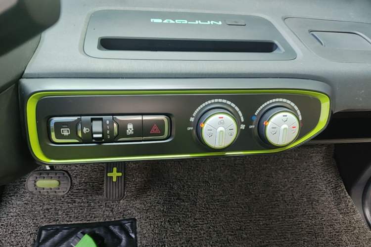 Used Baojun E100 2019 250KM Smart Enjoyment Version Audio And AC Panel