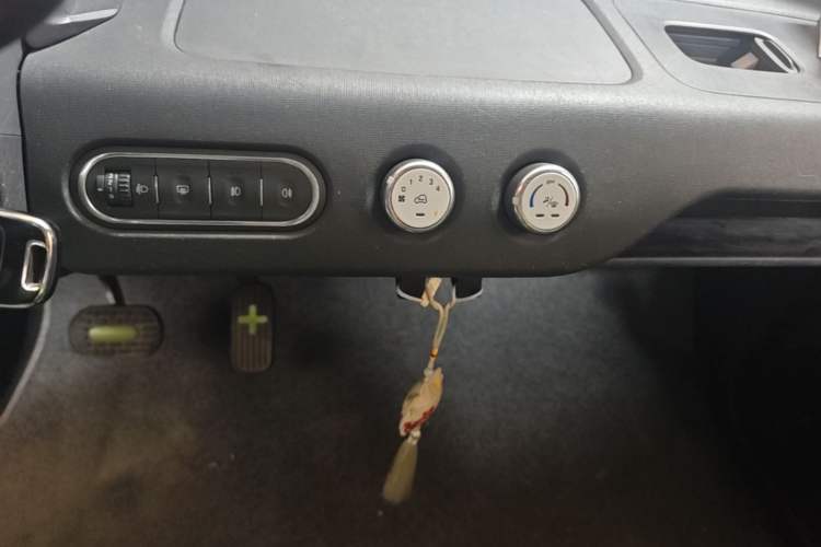 Used Baojun E100 2019 250KM Smart Drive Edition Audio And AC Panel