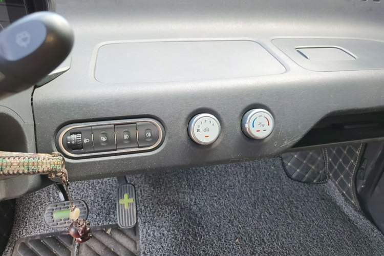 Used Baojun E100 2019 250KM Smart Drive Edition Audio And AC Panel
