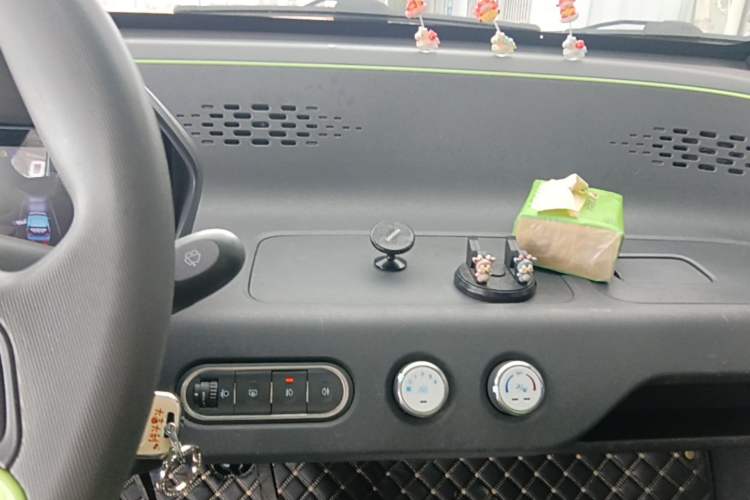 Used Baojun E100 2019 250KM Smart Drive Edition Audio And AC Panel