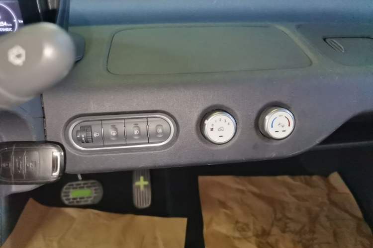 Used Baojun E100 2019 250KM Smart Drive Edition Audio And AC Panel