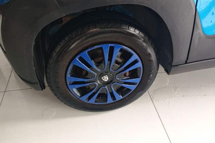 Used Baojun E100 2019 250KM Smart Drive Edition Left Front Wheel Hub