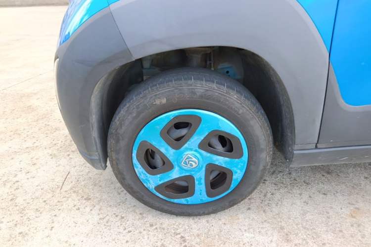 Used Baojun E100 2019 250KM Smart Drive Edition Left Front Wheel Hub