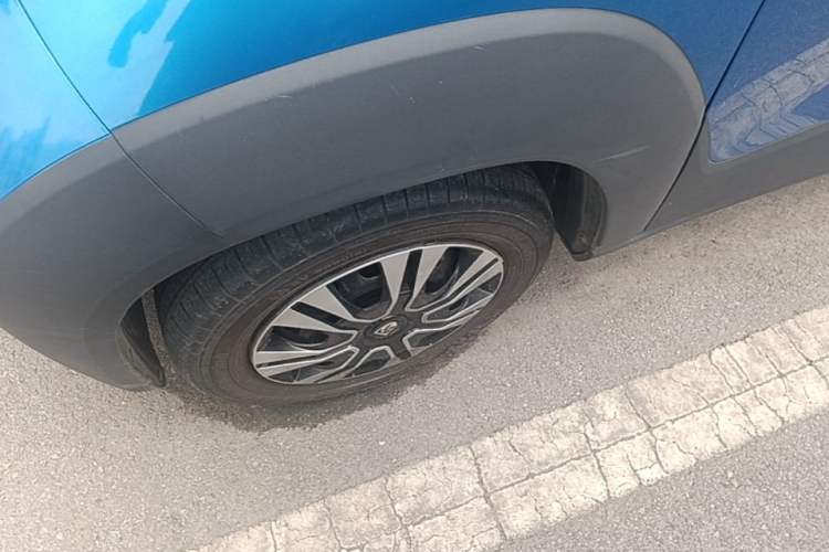 Used Baojun E100 2019 250KM Smart Drive Edition Left Front Wheel Hub