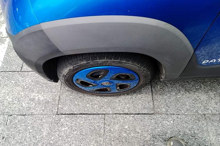 Used Baojun E100 2019 250KM Smart Drive Edition Left Front Wheel Hub