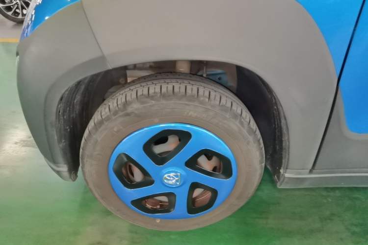 Used Baojun E100 2019 250KM Smart Drive Edition Left Front Wheel Hub