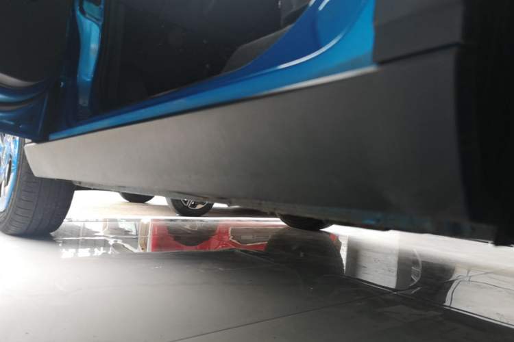Used Baojun E100 2019 250KM Smart Drive Edition Left Side Sill