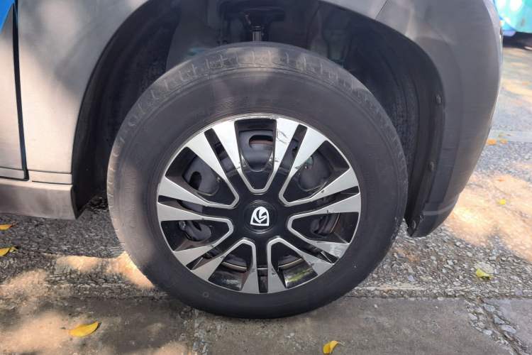 Used Baojun E100 2019 250KM Smart Drive Edition Right Front Wheel Hub