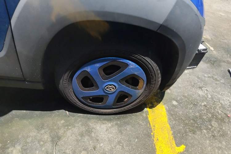 Used Baojun E100 2019 250KM Smart Drive Edition Right Front Wheel Hub