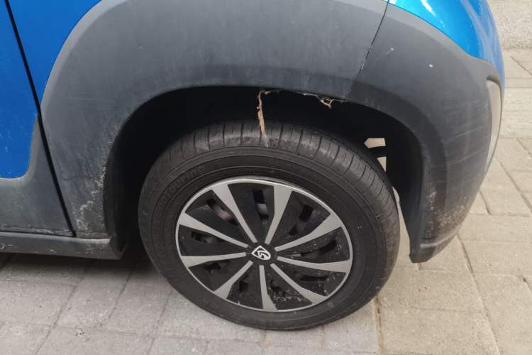 Used Baojun E100 2019 250KM Smart Drive Edition Right Front Wheel Hub