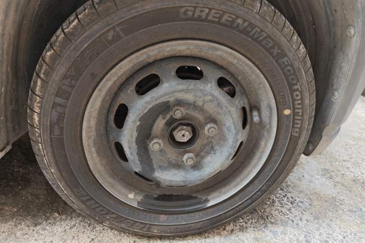 Used Baojun E100 2019 250KM Smart Drive Edition Right Front Wheel Hub