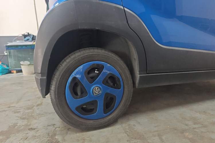 Used Baojun E100 2019 250KM Smart Drive Edition Right Rear Wheel Hub