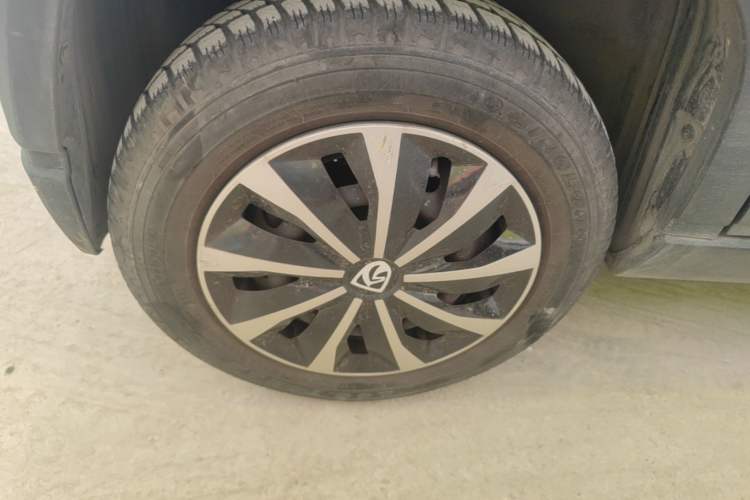 Used Baojun E100 2019 250KM Smart Drive Edition Right Rear Wheel Hub